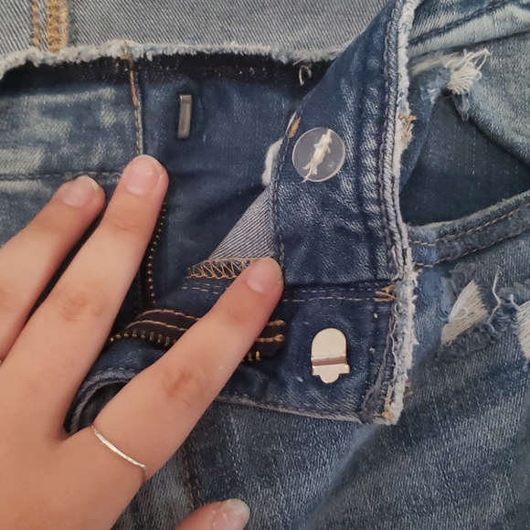 American Eagle Distressed Jeans - Picture 6 of 6